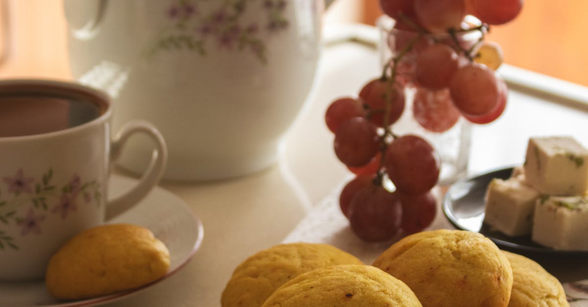 Music and Mimosas: Themed Brunches with Live Performances